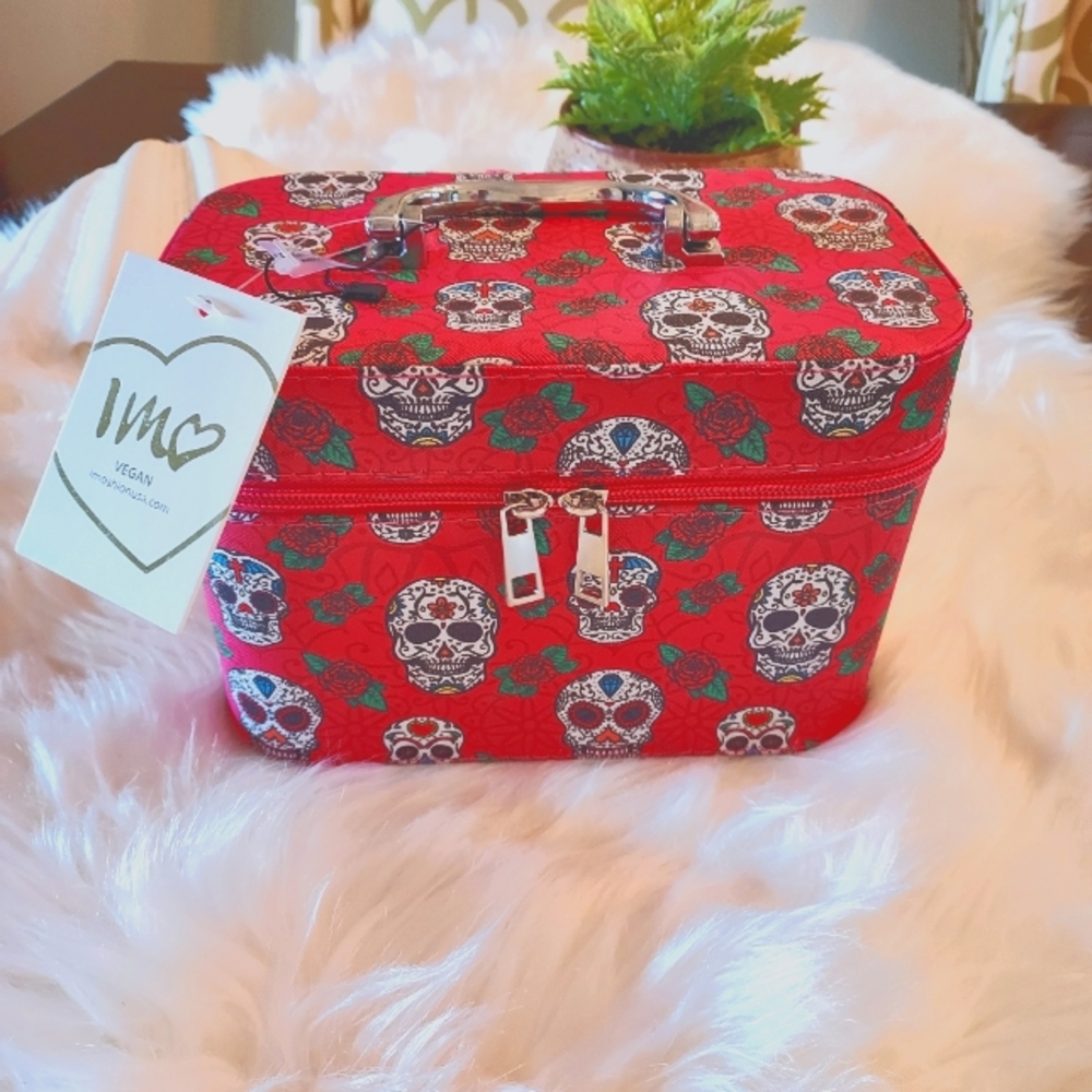 Skull Cosmetic Case by Imoshion : Size 8" x 5.5"t x 4.25"d. NWT.